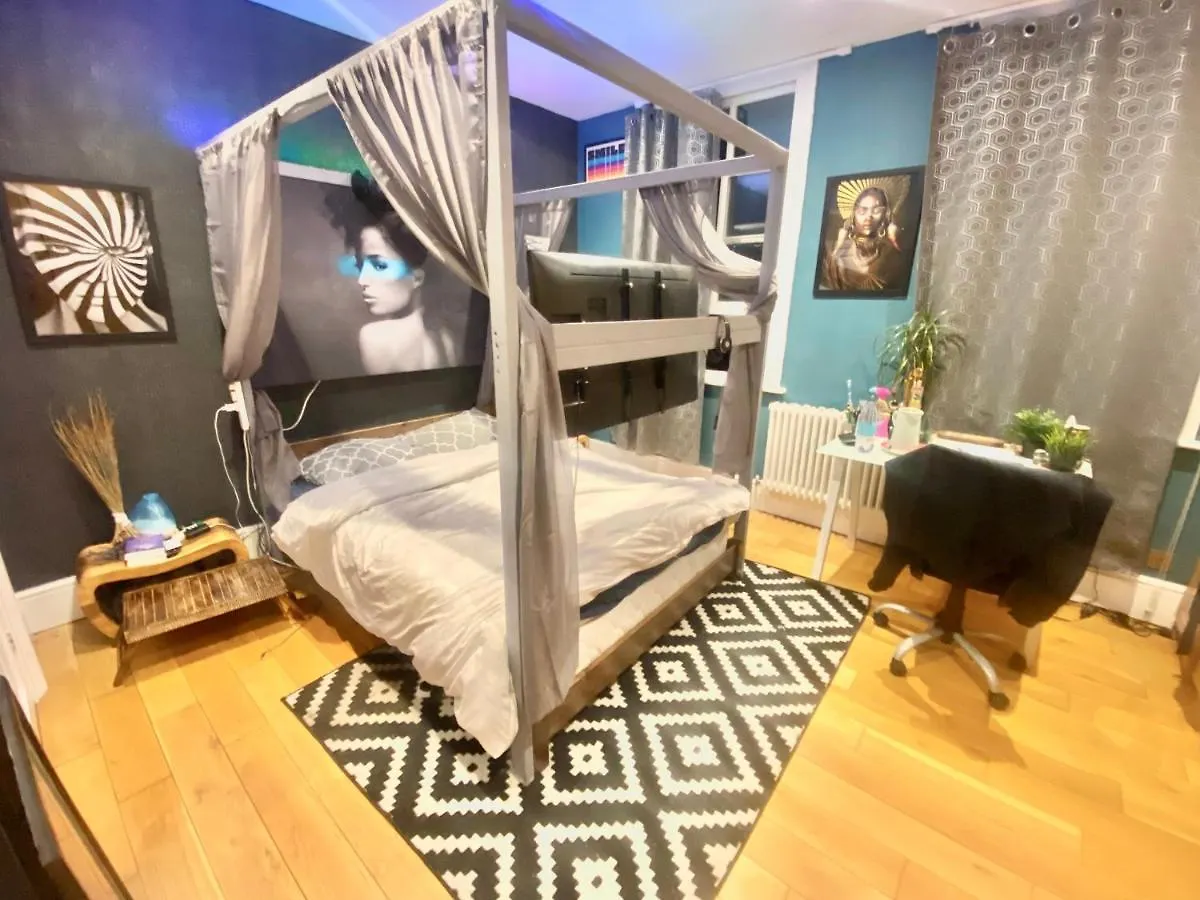 3Bed 2Bath Poplar Townhouse Villa London
