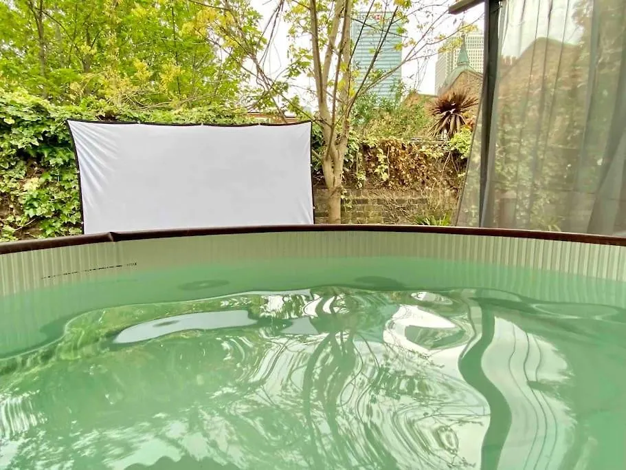 3Bed 2Bath Poplar Townhouse Villa London Holiday home