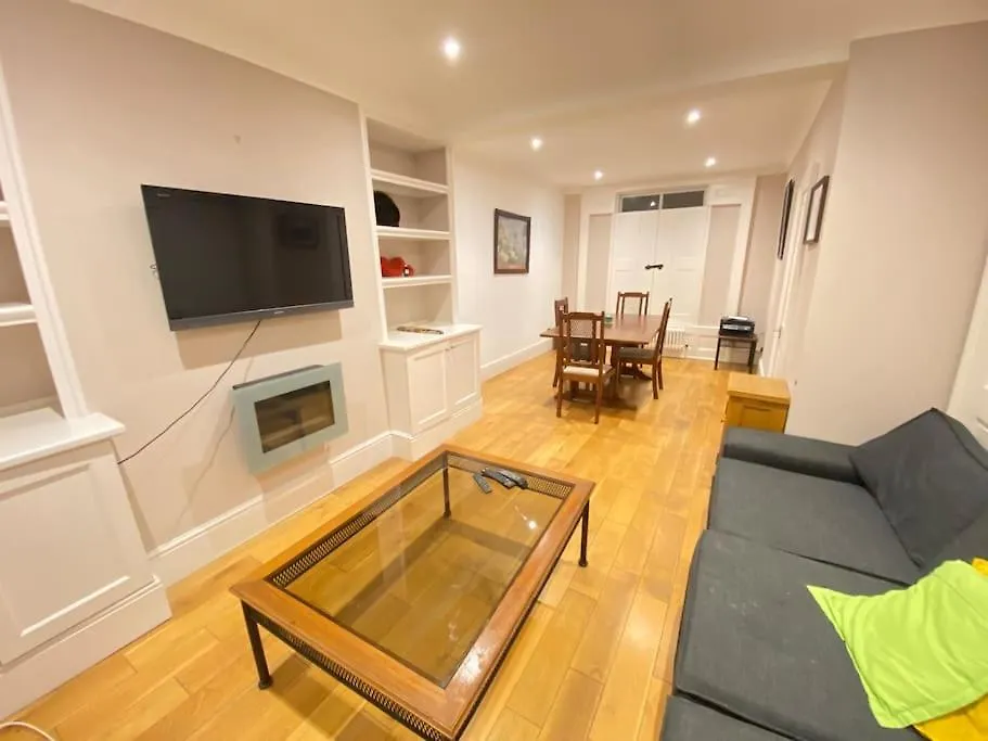 3Bed 2Bath Poplar Townhouse Villa London Holiday home